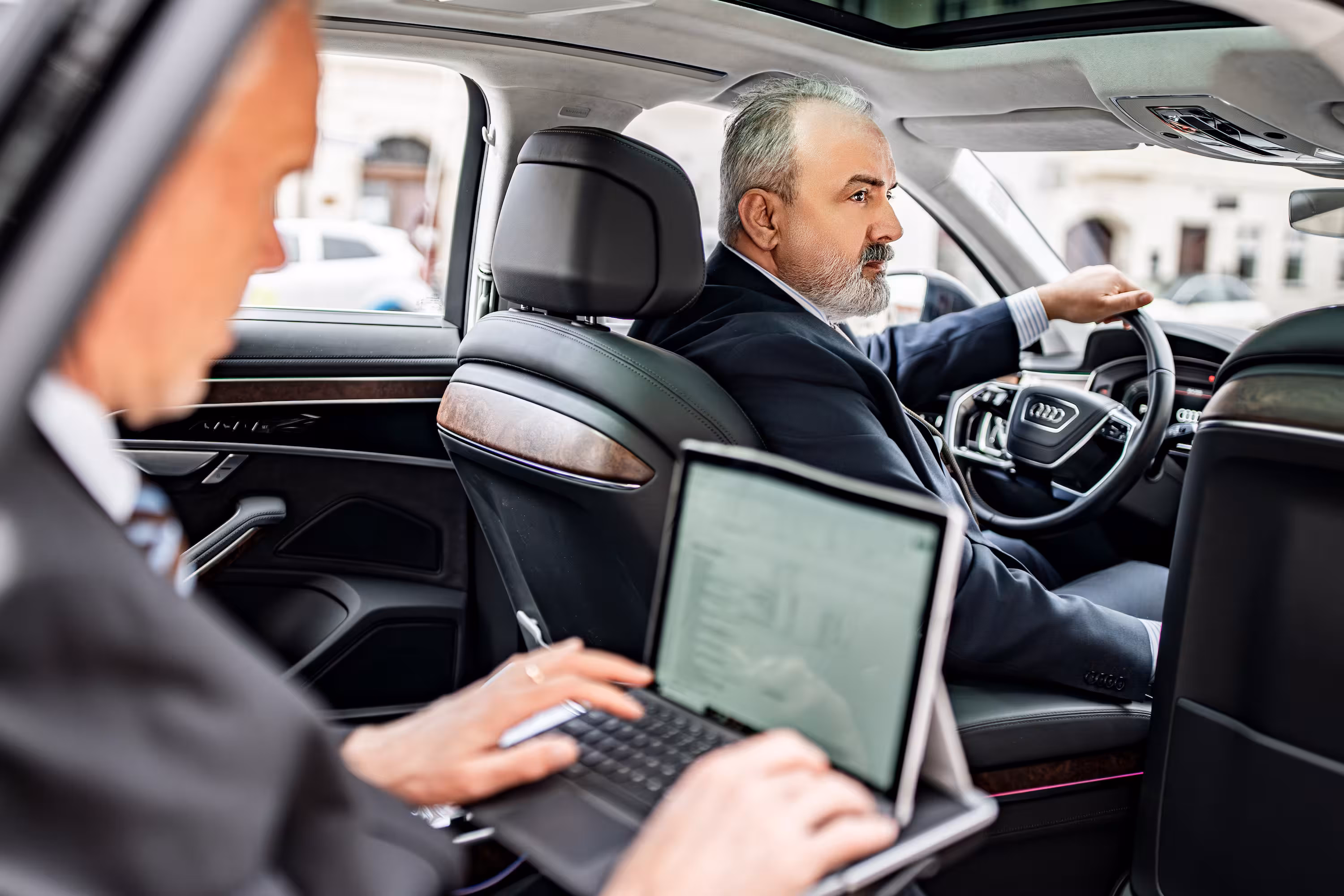 Kein Fahrservice sondern Ihr Büro auf Rädern 2 Büro auf Rädern